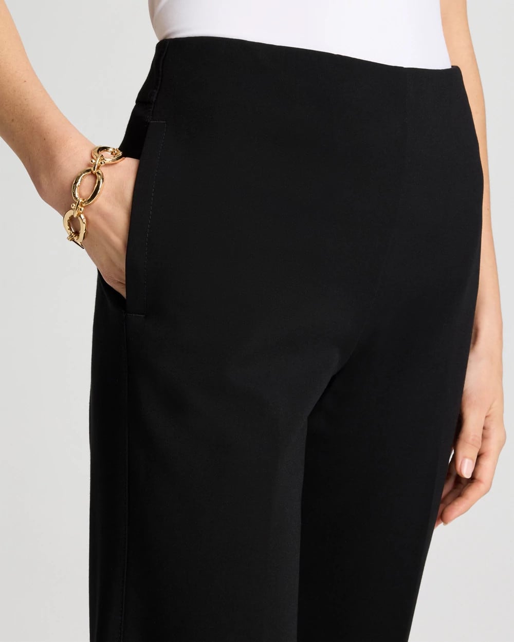 Chico's | Juliet Lightweight Straight Crop Pants/ Black