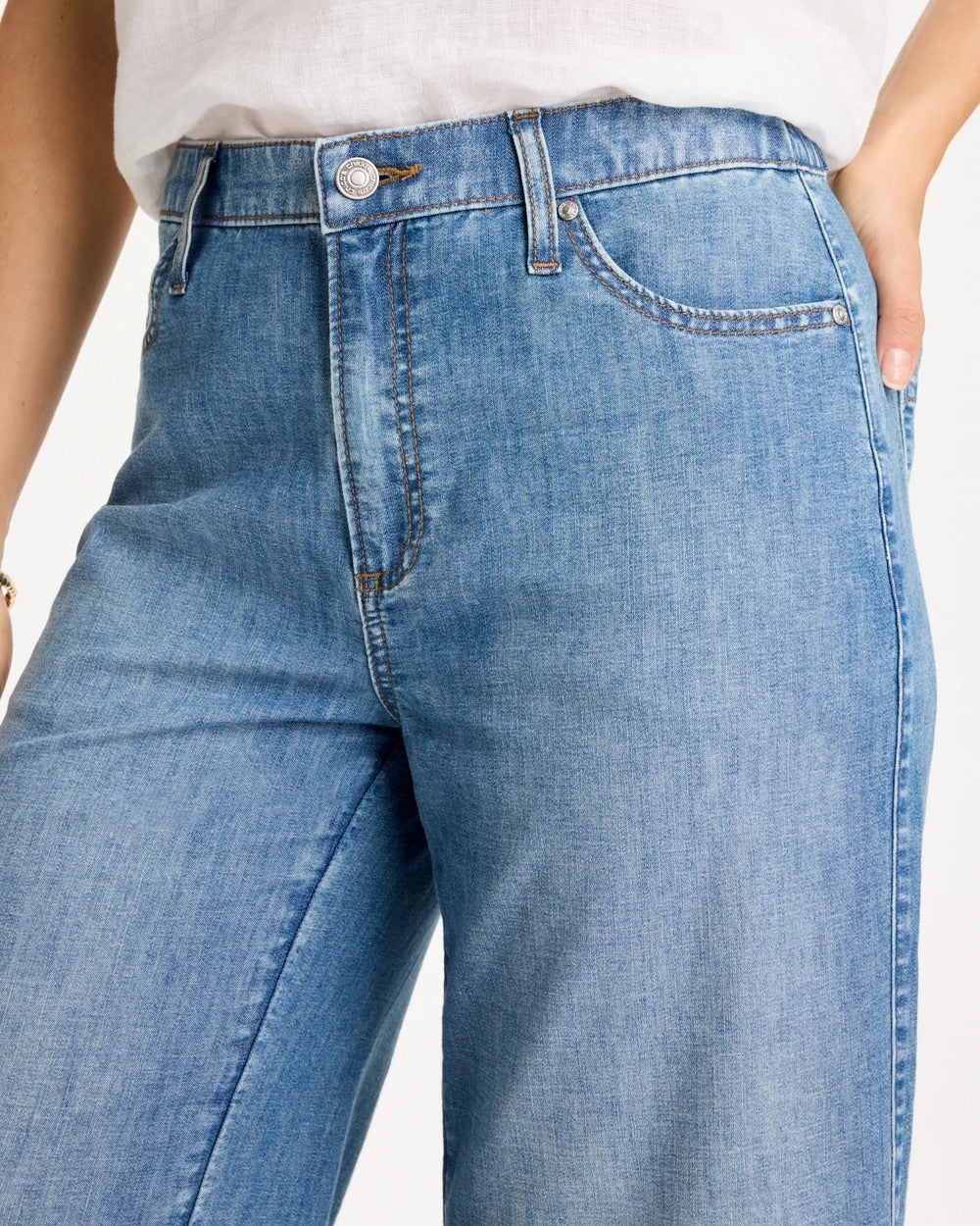 Chico's | Lightweight Wide-Leg Capri Jeans/ Burano Indigo