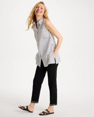 Chico's | Contrast Scallop Brigitte™ Slim Crop Pant/ Black