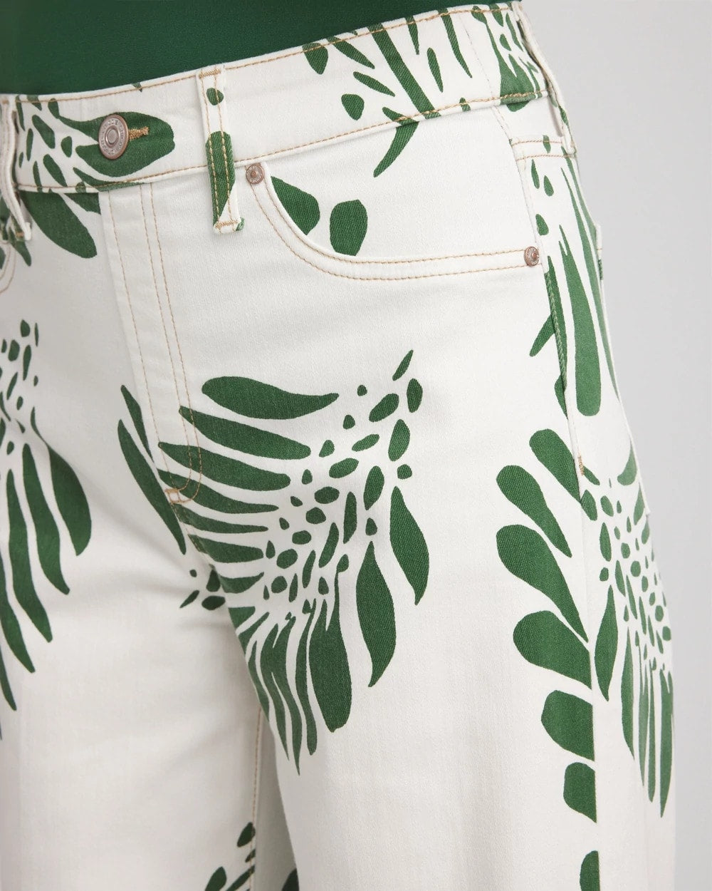 Chico's | Palm-Frond-Motif Pull-On Wide-Leg Cropped Jeans/ Ecru