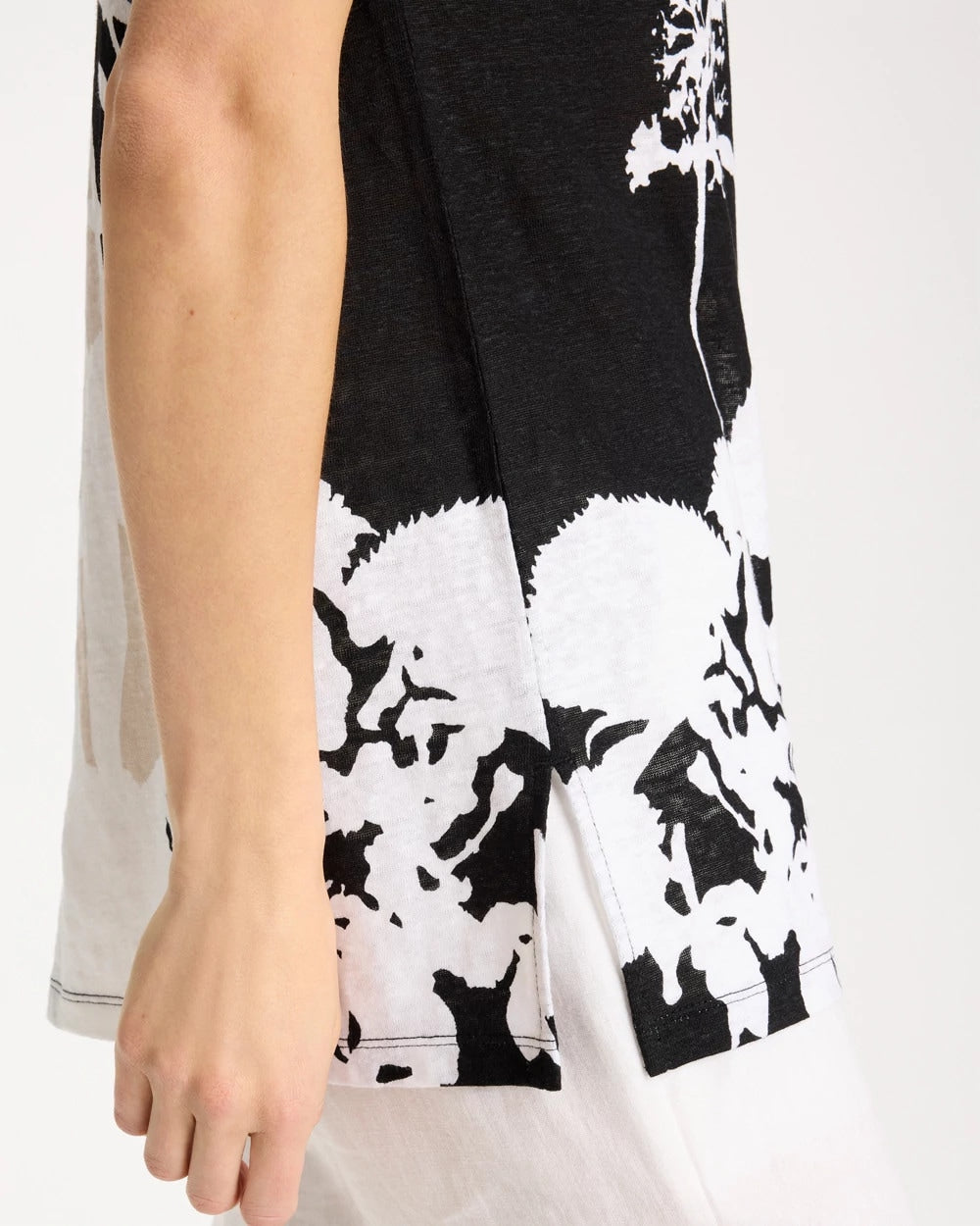 Chico's | Linen Floral Seamed Tunic/ Black