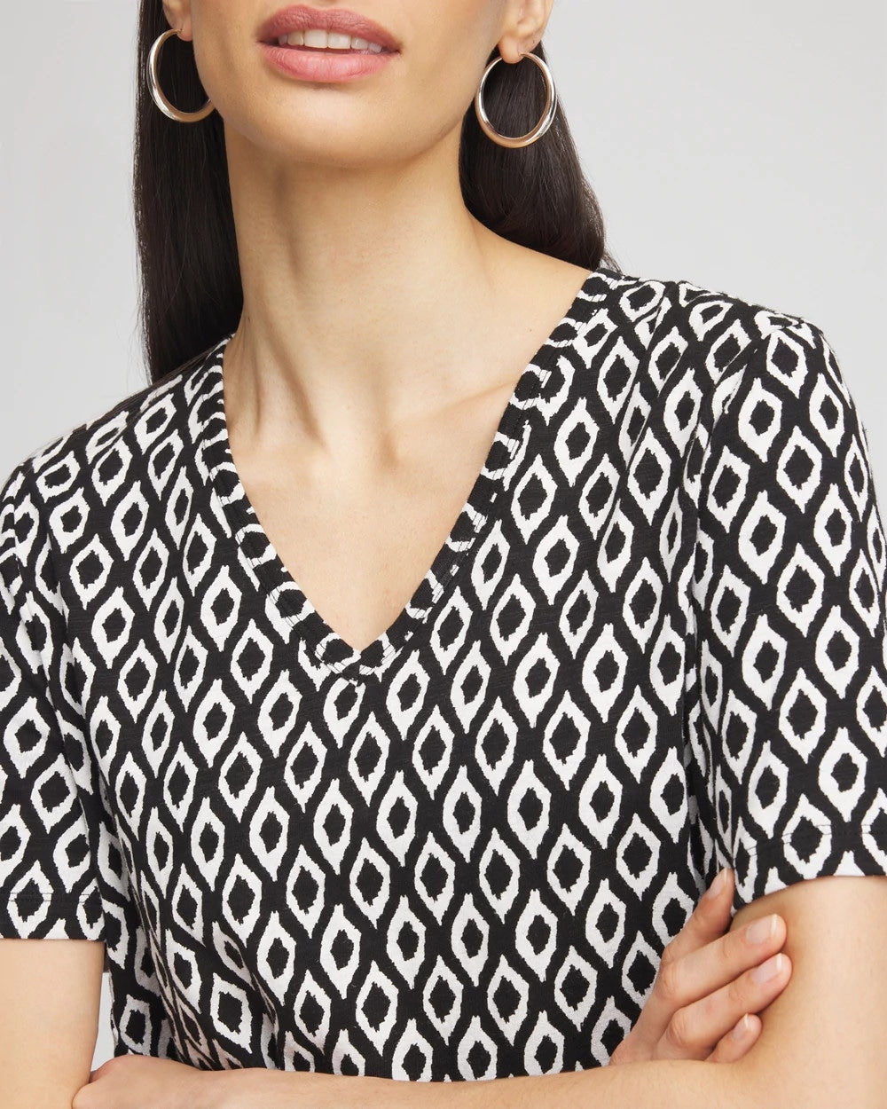 Chico's | Graphic Slub V-Neck Tee/ Black
